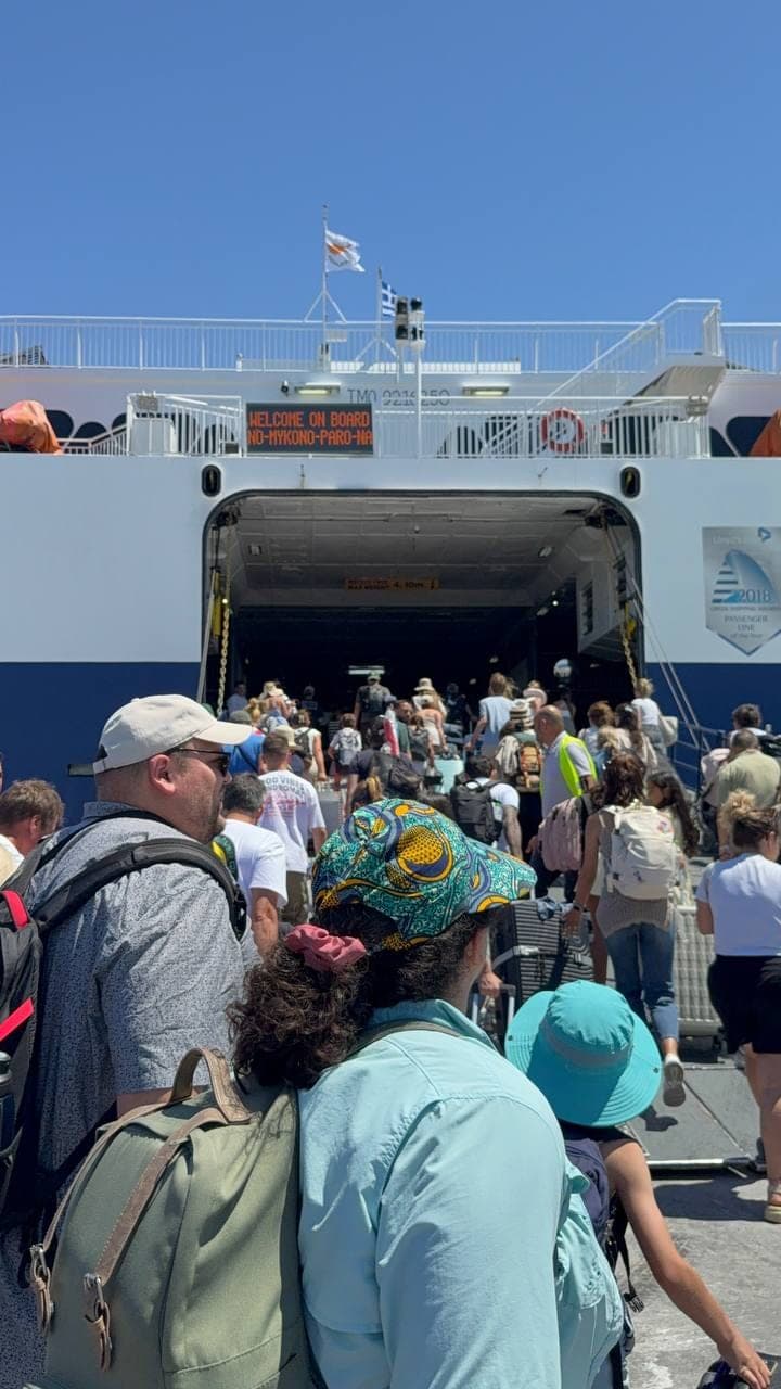 The organized chaos at Naxos port